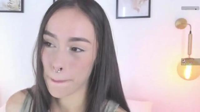 Image 2 of saraarchbould Stream on Chaturbate on 13 months ago