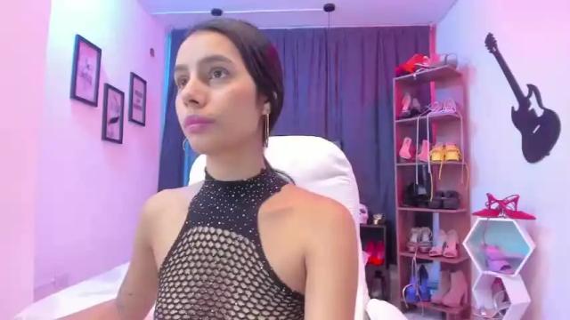 Image 2 of saraavans Stream on Chaturbate on 15 months ago