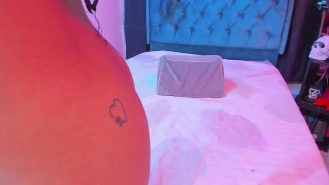 Image 8 of saraavans Stream on Chaturbate on 14 months ago