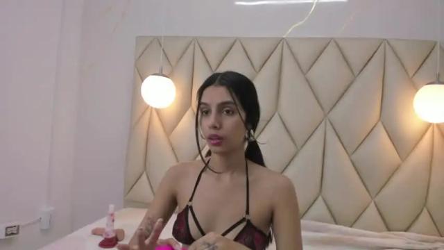 Image 3 of saraavans Stream on Chaturbate on 14 months ago