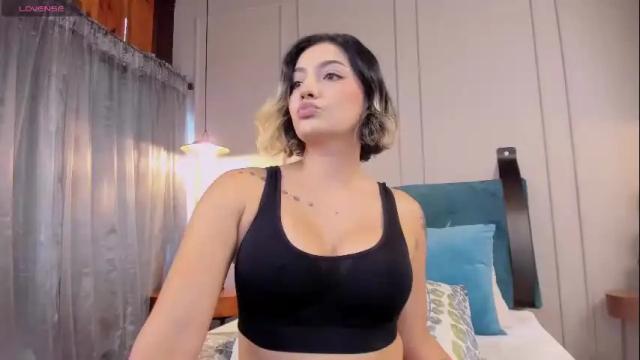 Image 11 of sarabennet_ Stream on Chaturbate on 4 months ago