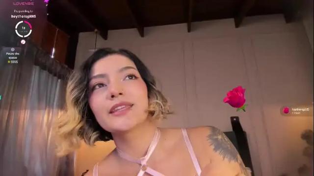 Image 4 of sarabennet_ Stream on Chaturbate on 4 months ago