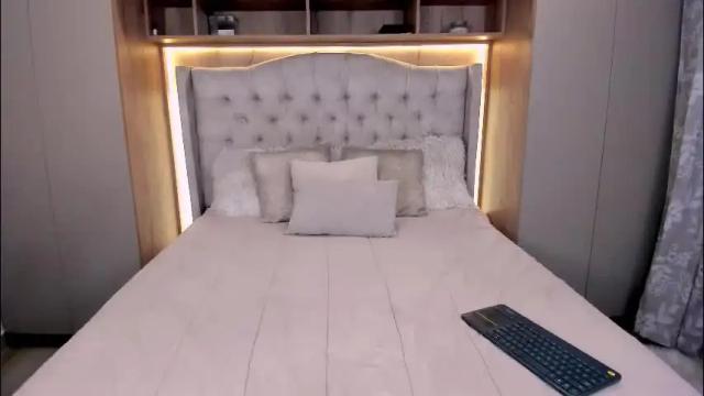 Image 8 of sarabennet_ Stream on Chaturbate on 1 day ago