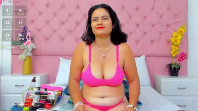 Image 3 of sarabernarr Stream on Chaturbate on 1 month ago
