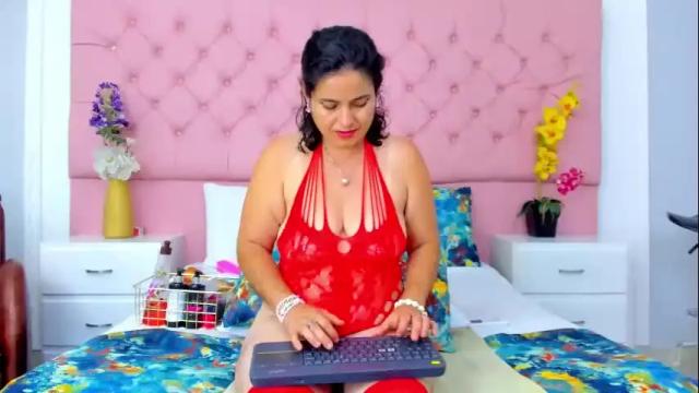 Image 3 of sarabernarr Stream on Chaturbate on 1 month ago