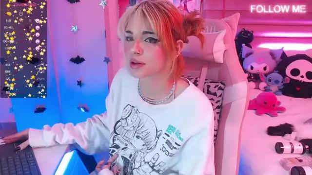 Image 3 of saraclover_ Stream on Chaturbate on 13 months ago