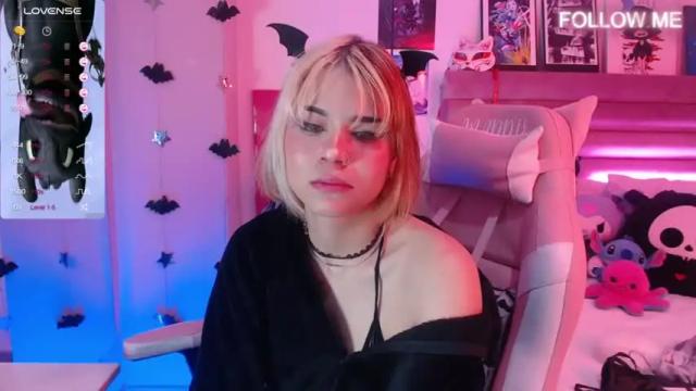Image 2 of saraclover_ Stream on Chaturbate on 13 months ago