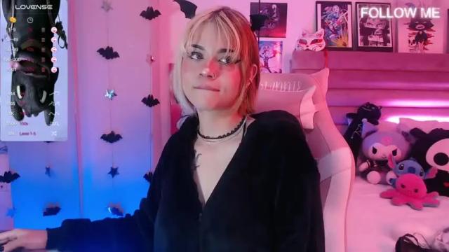 Image 8 of saraclover_ Stream on Chaturbate on 13 months ago