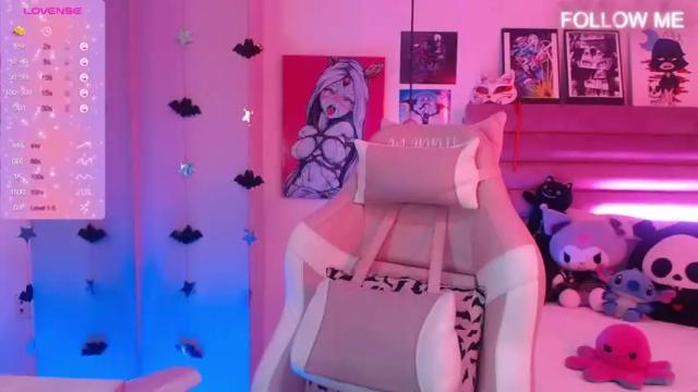 Image 3 of saraclover_ Stream on Chaturbate on 13 months ago