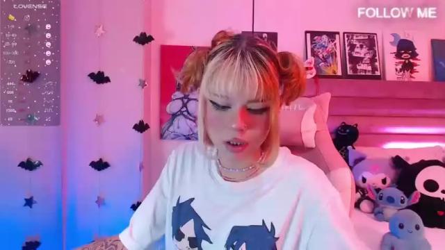 Image 10 of saraclover_ Stream on Chaturbate on 12 months ago