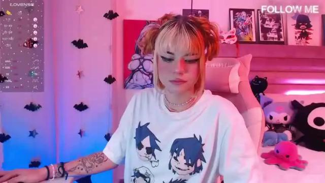 Image 2 of saraclover_ Stream on Chaturbate on 12 months ago