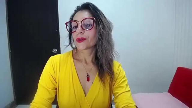 Image 3 of saradaniiela Stream on Chaturbate on 16 months ago