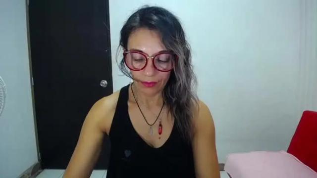Image 6 of saradaniiela Stream on Chaturbate on 16 months ago