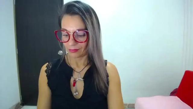 Image 2 of saradaniiela Stream on Chaturbate on 16 months ago