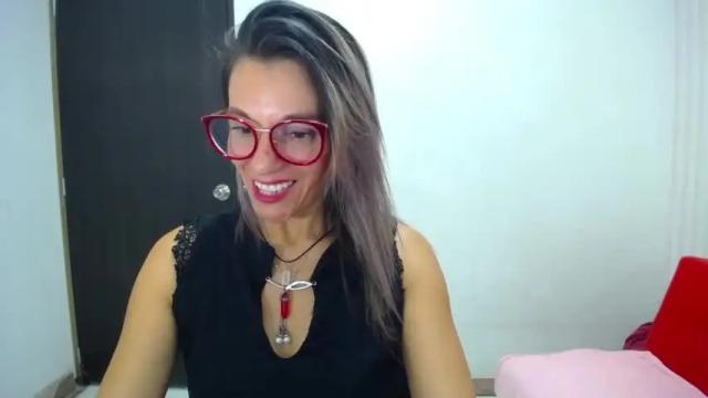 Image 3 of saradaniiela Stream on Chaturbate on 16 months ago