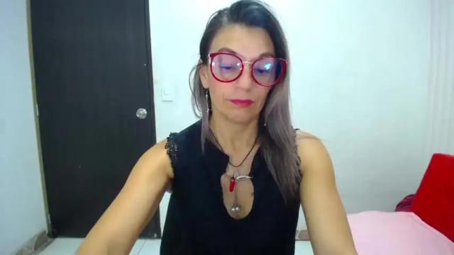 Image 7 of saradaniiela Stream on Chaturbate on 16 months ago
