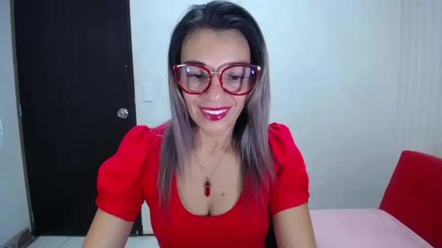 Image 3 of saradaniiela Stream on Chaturbate on 16 months ago