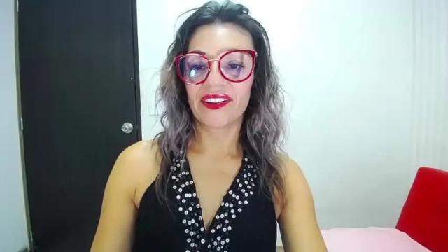 Image 7 of saradaniiela Stream on Chaturbate on 23 months ago