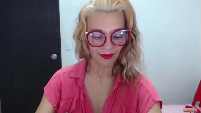 Image 11 of saradaniiela Stream on Chaturbate on 14 months ago