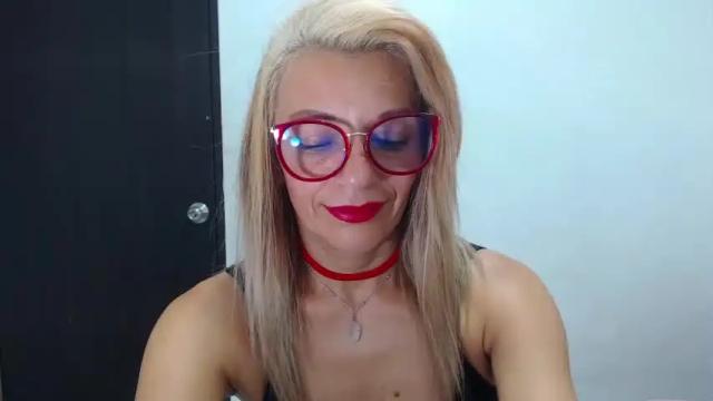 Image 4 of saradaniiela Stream on Chaturbate on 14 months ago