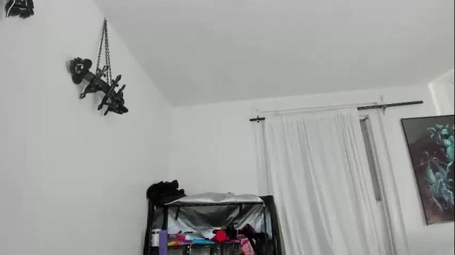 Image 2 of saradesirexo Stream on Chaturbate on 2 months ago