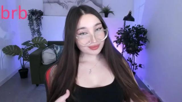 Image 4 of sarafreedman Stream on Chaturbate on 13 months ago