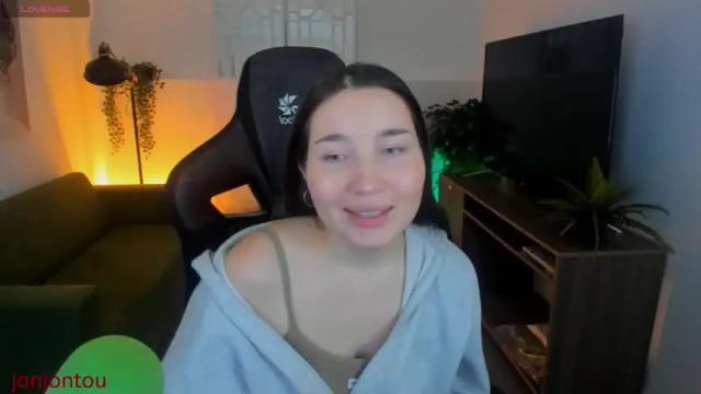 Image 10 of sarafreedman Stream on Chaturbate on 13 months ago