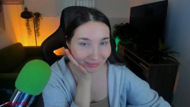 Image 4 of sarafreedman Stream on Chaturbate on 13 months ago