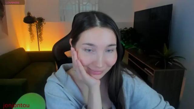 Image 7 of sarafreedman Stream on Chaturbate on 13 months ago