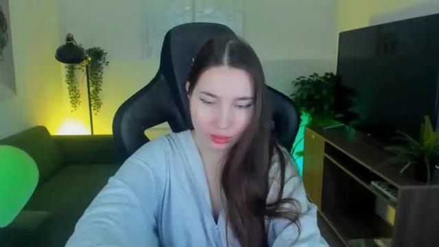 Image 10 of sarafreedman Stream on Chaturbate on 13 months ago