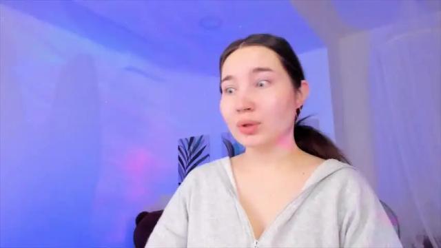 Image 3 of sarafreedman Stream on Chaturbate on 13 months ago