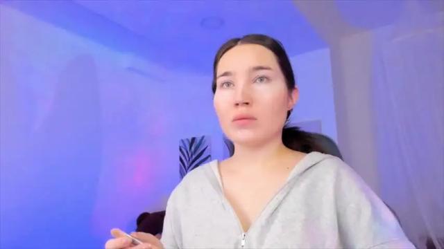 Image 4 of sarafreedman Stream on Chaturbate on 13 months ago
