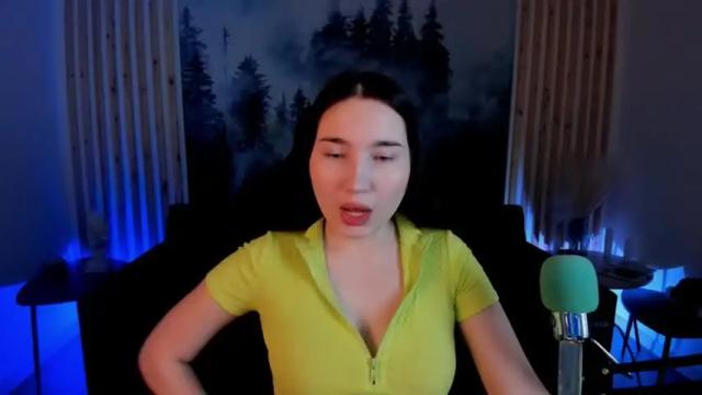 Image 4 of sarafreedman Stream on Chaturbate on 12 months ago