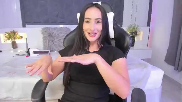 Image 7 of saragomez_1 Stream on Chaturbate on 24 days ago