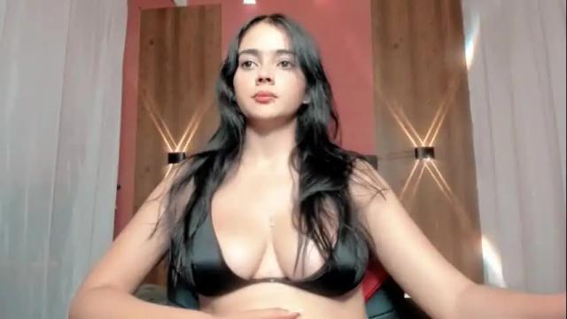 Image 3 of sarah_angelll Stream on Chaturbate on 3 months ago