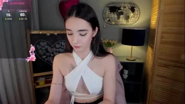 Image 10 of sarah_grows Stream on Chaturbate on 1 month ago