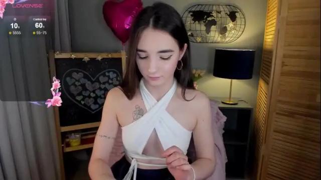 Image 6 of sarah_grows Stream on Chaturbate on 1 month ago