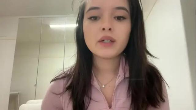 Image 2 of sarah_heart_aus Stream on Chaturbate on 3 months ago