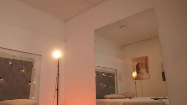 Image 2 of sarah_hiill Stream on Chaturbate on 2 months ago