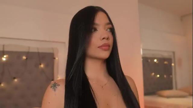 Image 3 of sarah_hiill Stream on Chaturbate on 2 months ago