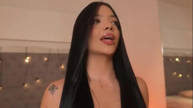 Image 7 of sarah_hiill Stream on Chaturbate on 2 months ago