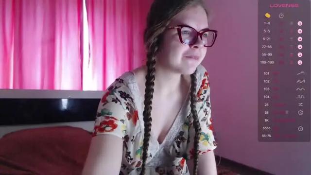 Image 11 of sarah_hs Stream on Chaturbate on 13 months ago