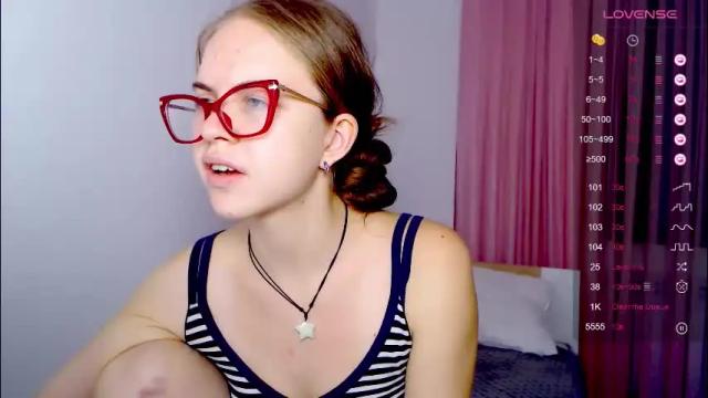 Image 4 of sarah_hs Stream on Chaturbate on 4 months ago