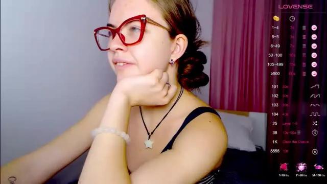 Image 8 of sarah_hs Stream on Chaturbate on 4 months ago