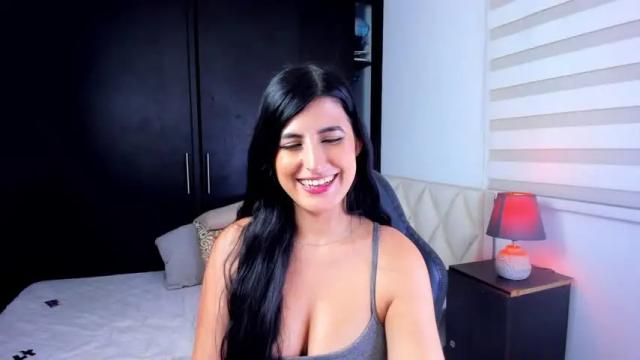 Image 2 of sarah_montale Stream on Chaturbate on 14 months ago