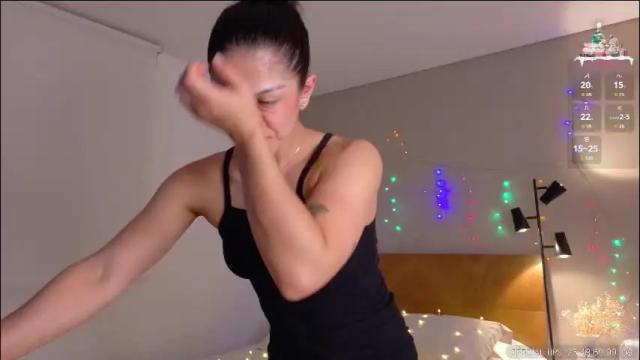 Image 8 of sarah_rayy Stream on Chaturbate on 1 month ago