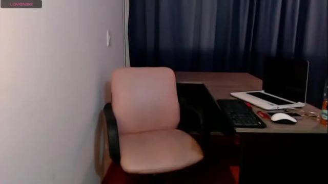 Image 7 of sarah_roux Stream on Chaturbate on 3 months ago