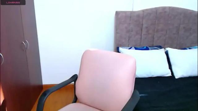 Image 10 of sarah_roux Stream on Chaturbate on 1 month ago
