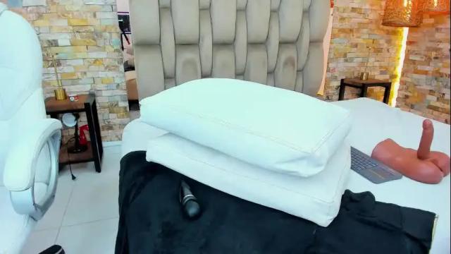 Image 6 of sarah_sanz Stream on Chaturbate on 1 month ago
