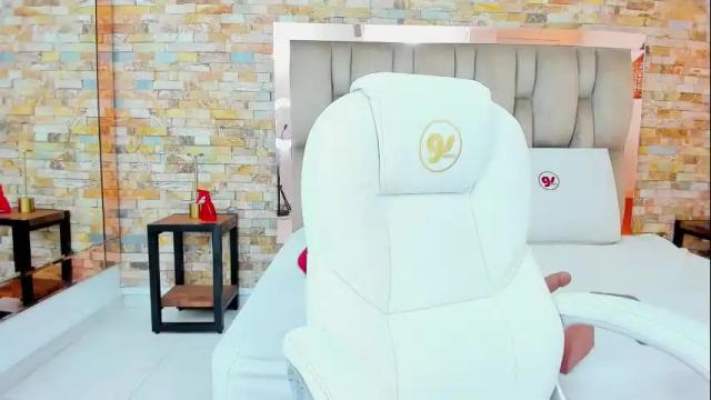 Image 4 of sarah_sanz Stream on Chaturbate on 3 days ago
